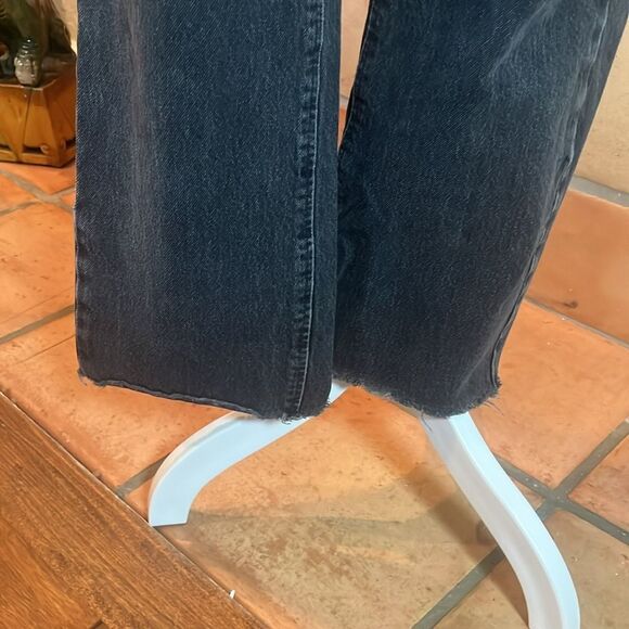 Zara Black Denim Raw Edge Crop Jeans, size 6 - Picture 3 of 8